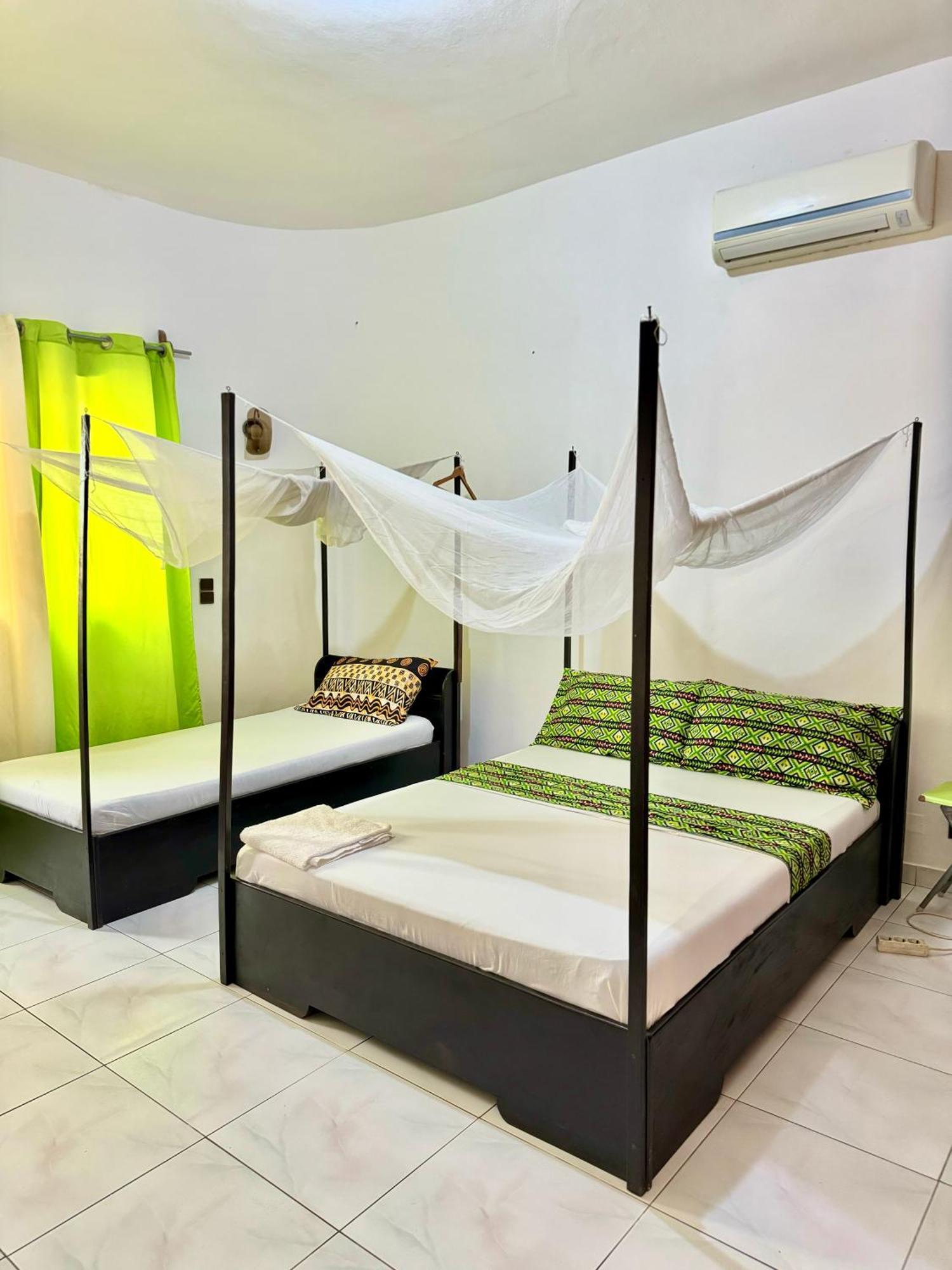 Guesthouse Cocotiers 코토누 외부 사진