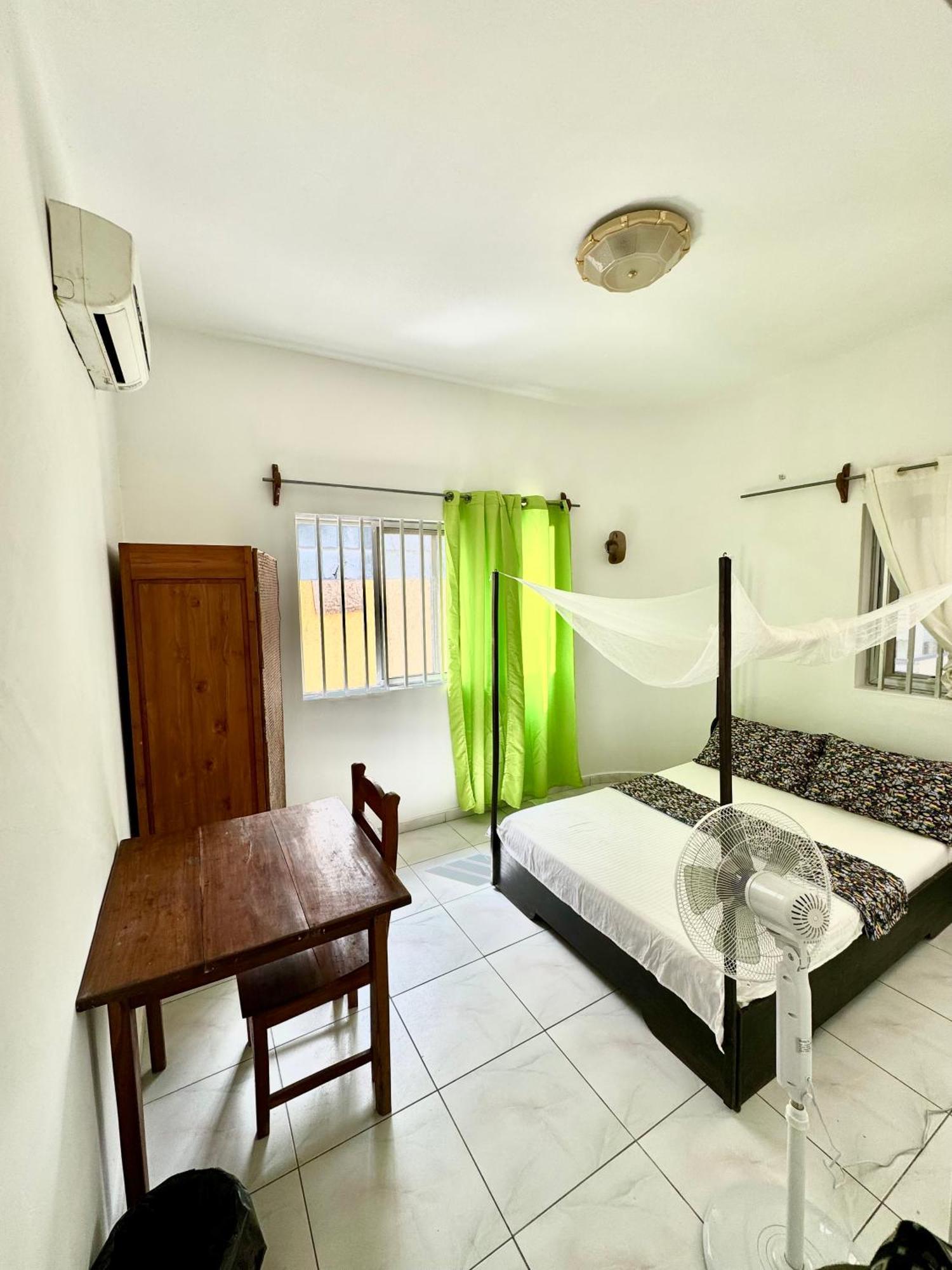 Guesthouse Cocotiers 코토누 외부 사진