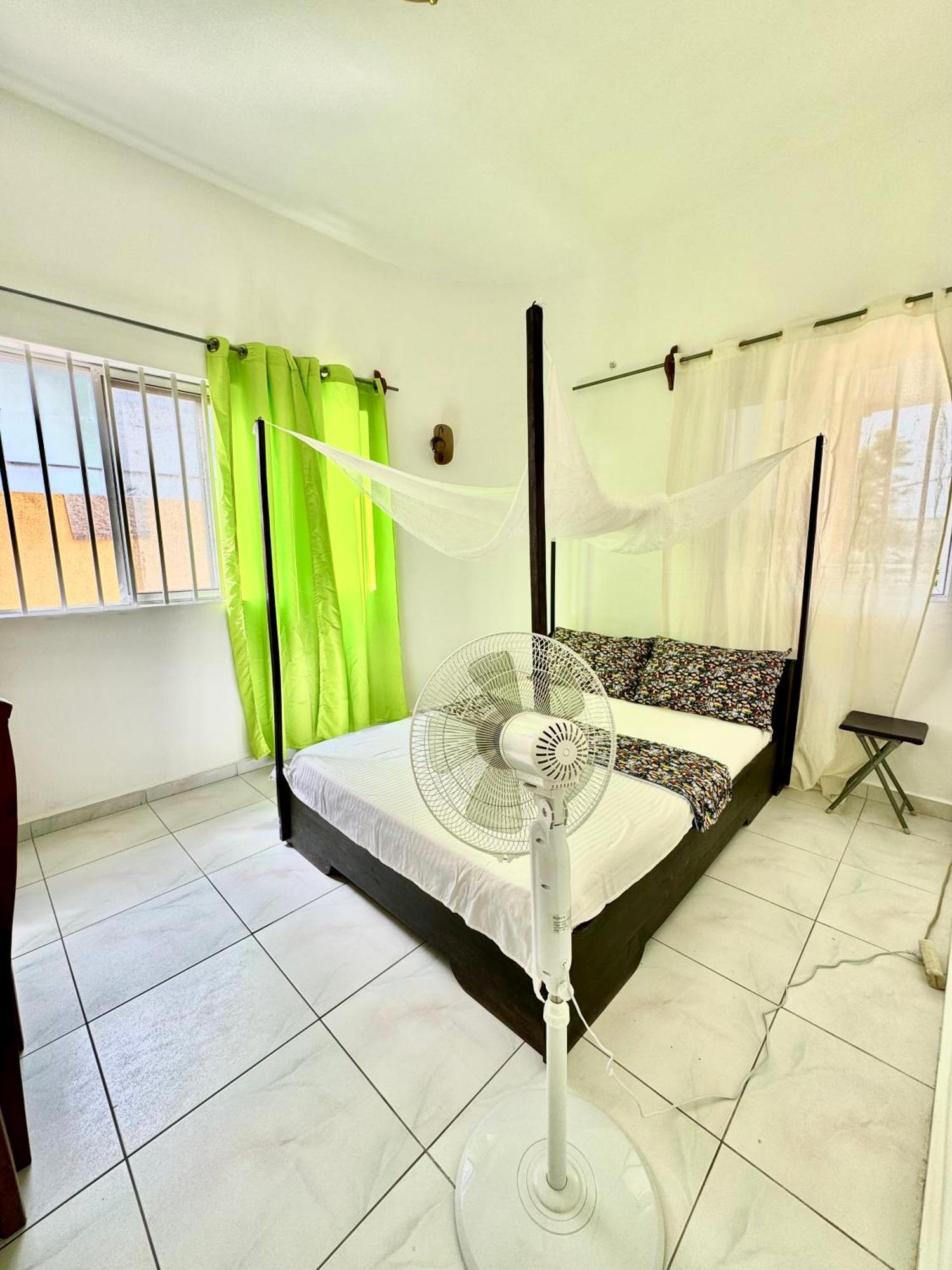 Guesthouse Cocotiers 코토누 외부 사진