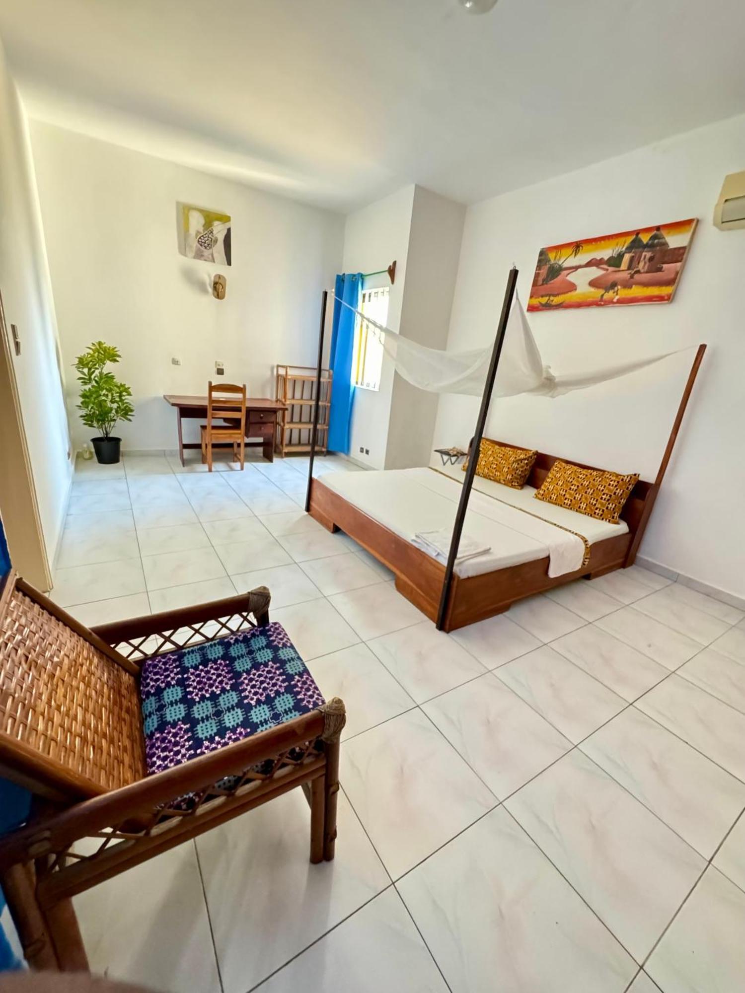 Guesthouse Cocotiers 코토누 외부 사진