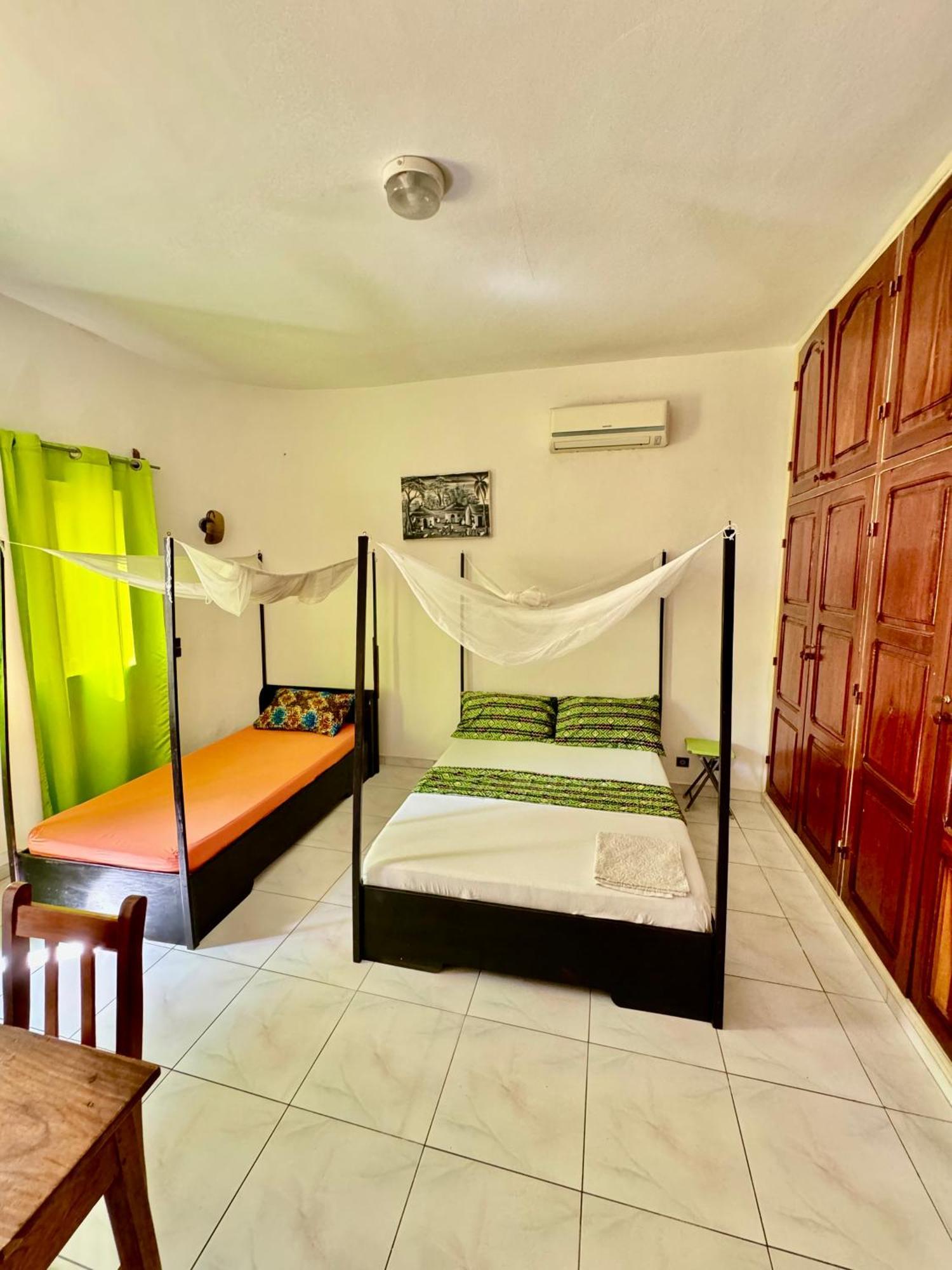 Guesthouse Cocotiers 코토누 외부 사진