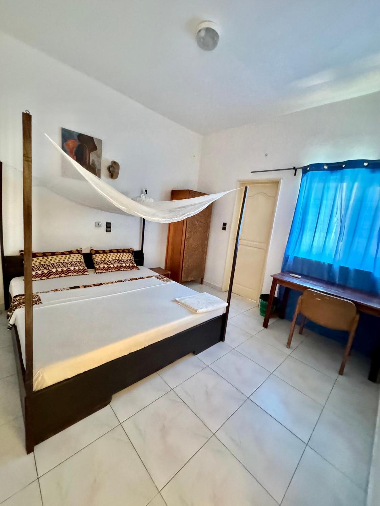 Guesthouse Cocotiers 코토누 외부 사진