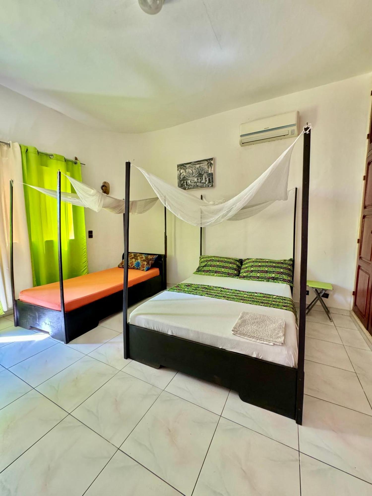 Guesthouse Cocotiers 코토누 외부 사진