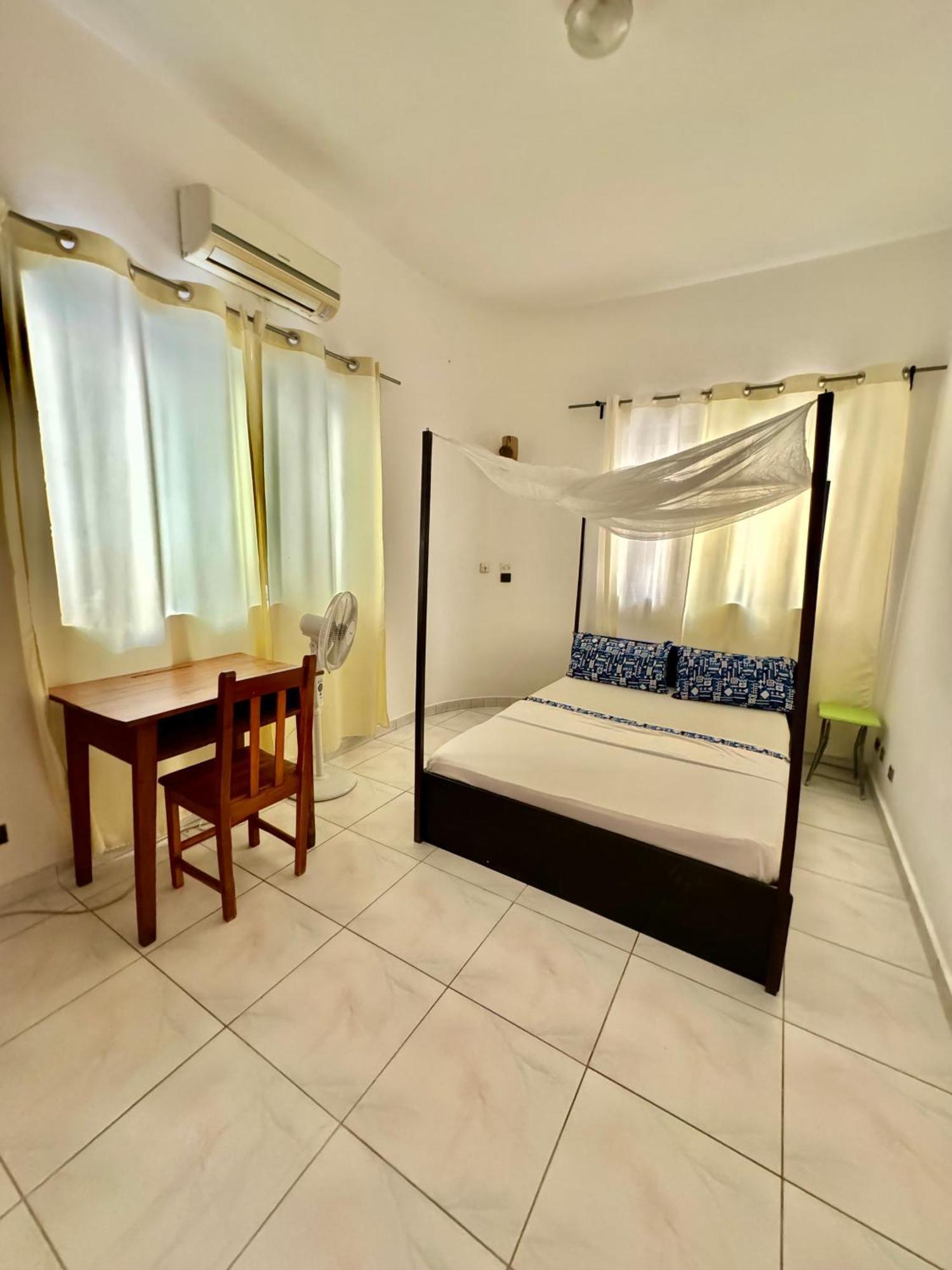 Guesthouse Cocotiers 코토누 외부 사진