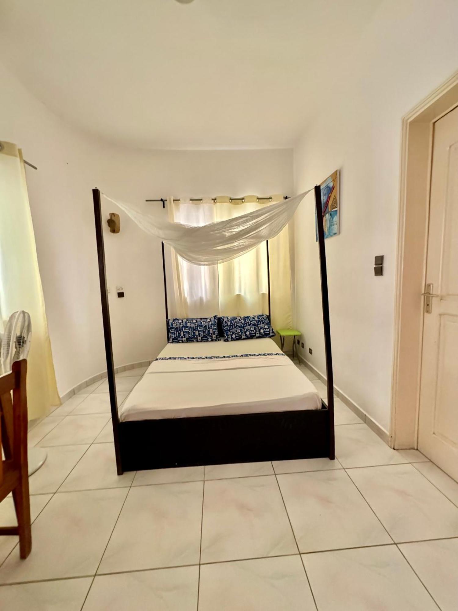 Guesthouse Cocotiers 코토누 외부 사진